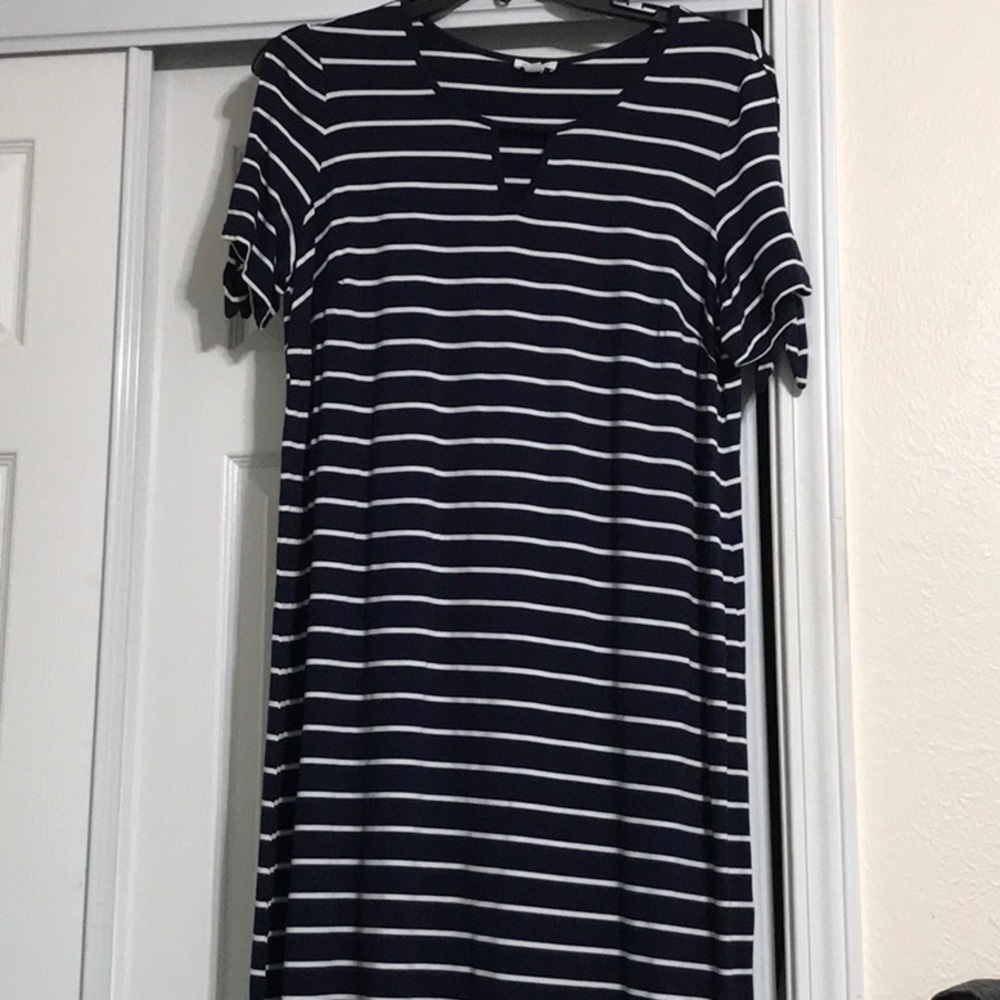 Blue and white knee length dress, never worn, size 1x, short sleeve with slits